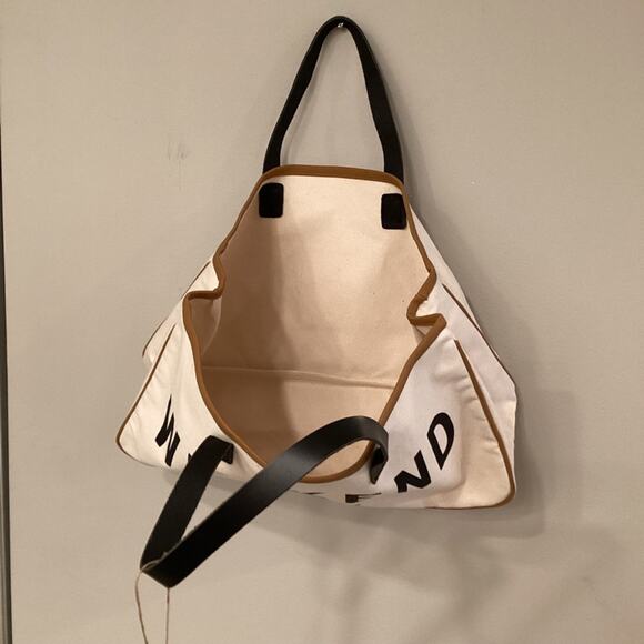 Weekend Vibes Tote NWT - Picture 4 of 5